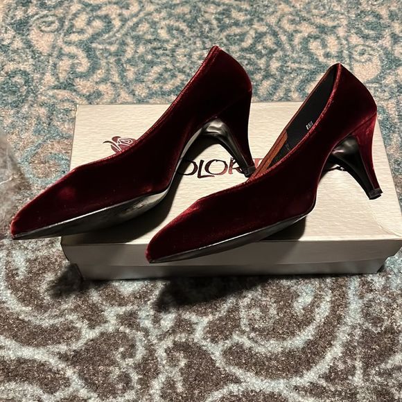 Coloriffics Velvet heels Size 8 1/2 M - Picture 2 of 5